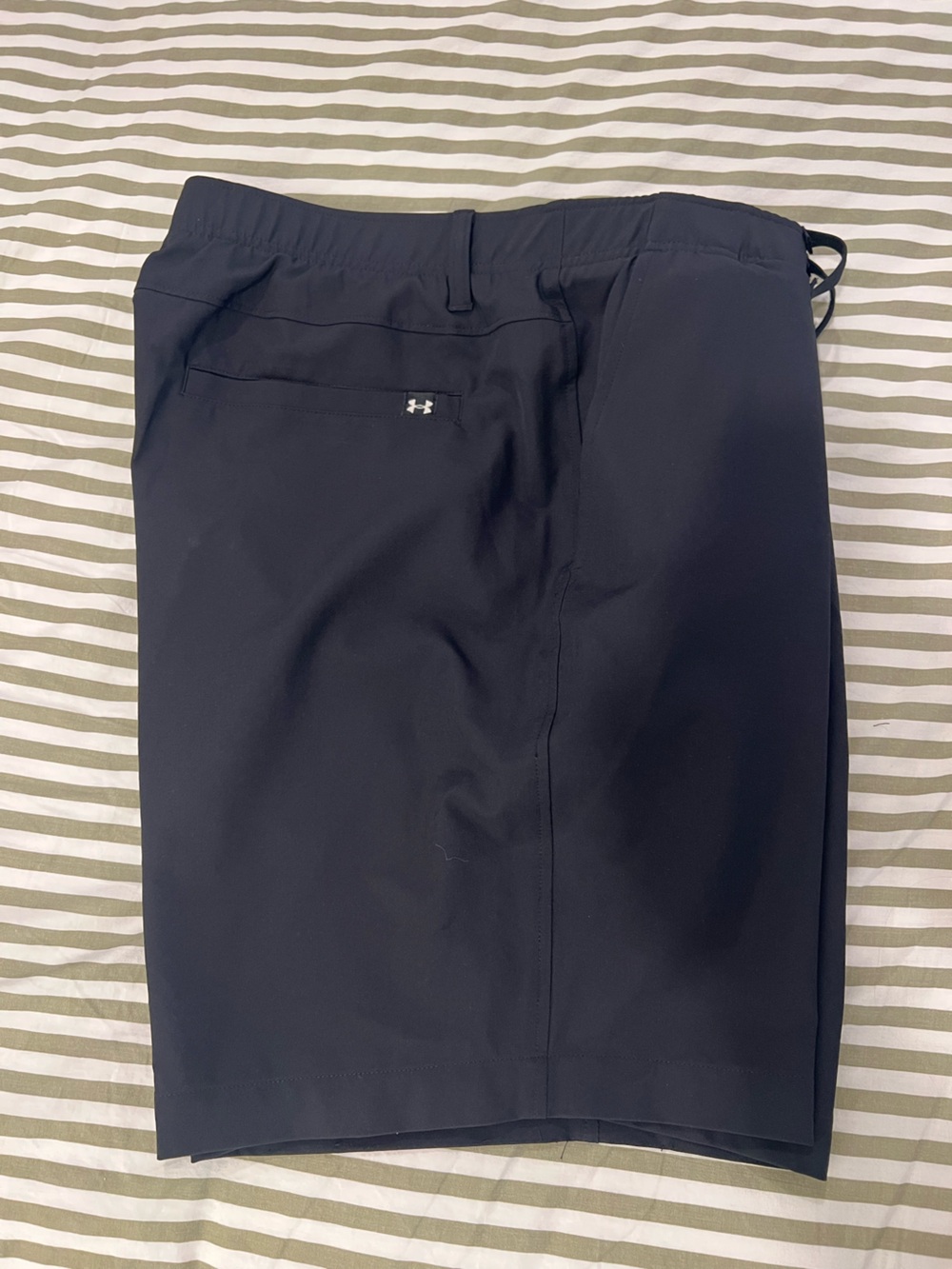 NWOT Under Armour Black Golf Shorts 38x9